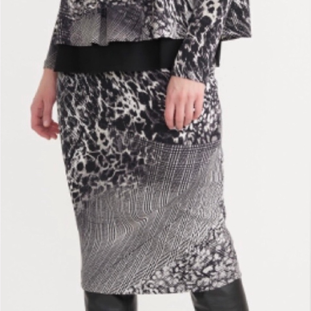 Joseph Ribkoff Stretch Pattern Skirt Size 8 - Picture 7 of 7